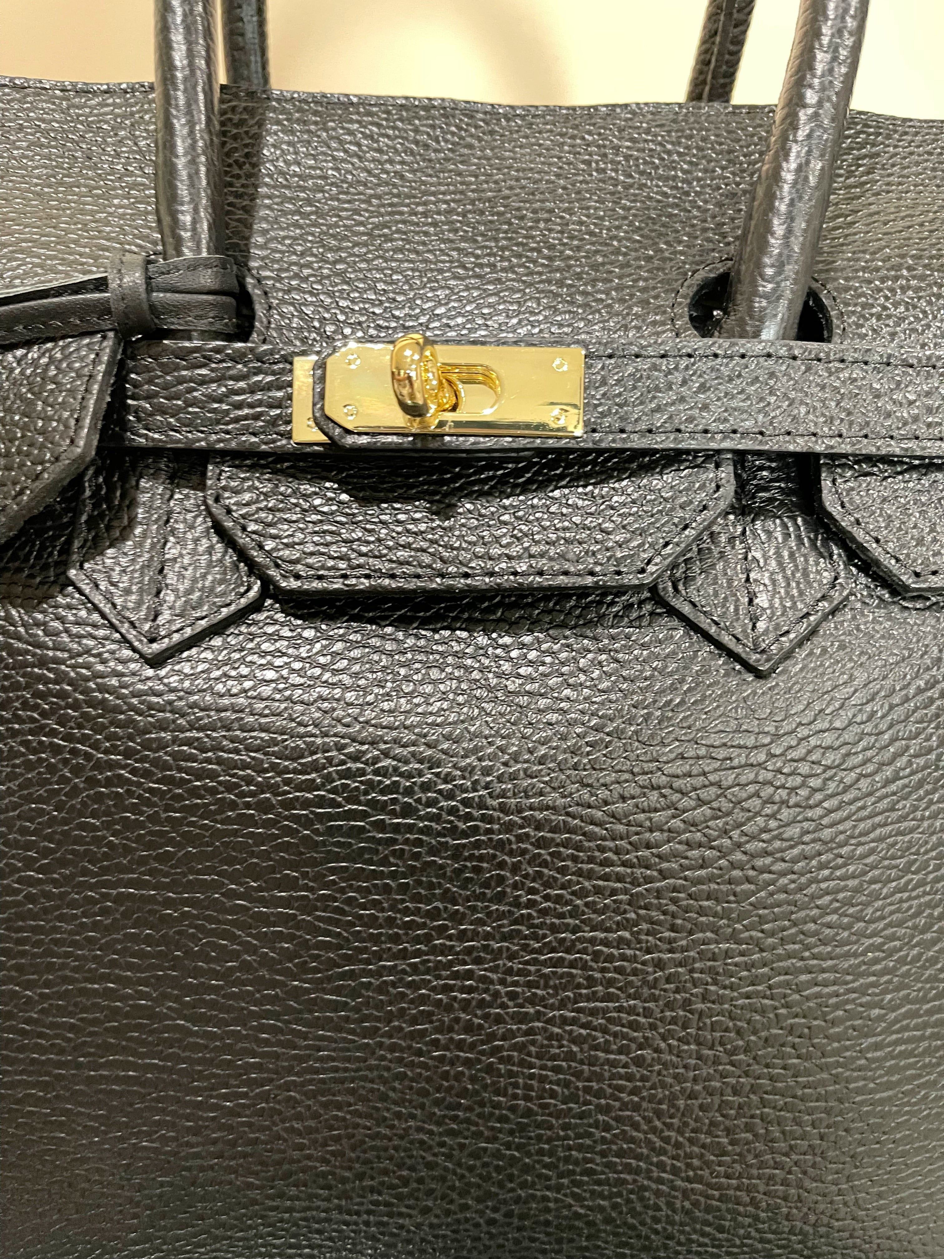 GOLDxTEAL Gorgeous pebbled leather fringe handbag.