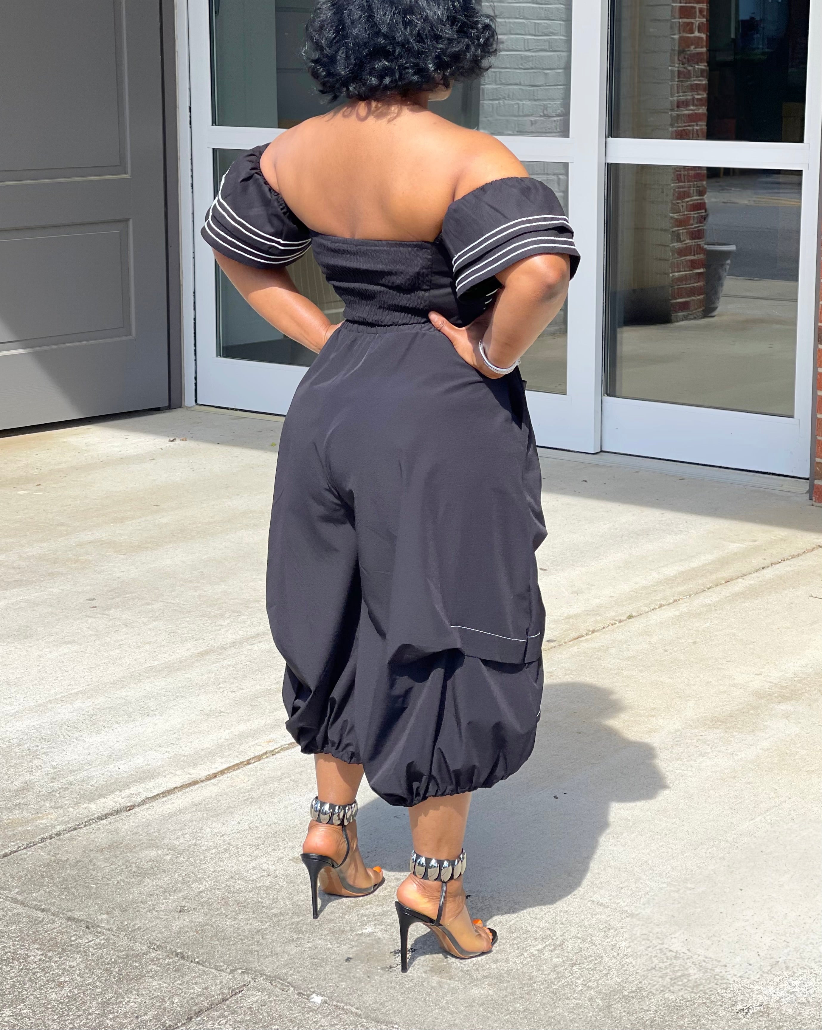 GOLDxTEAL stylish black crop pants with white contrasting stitching.