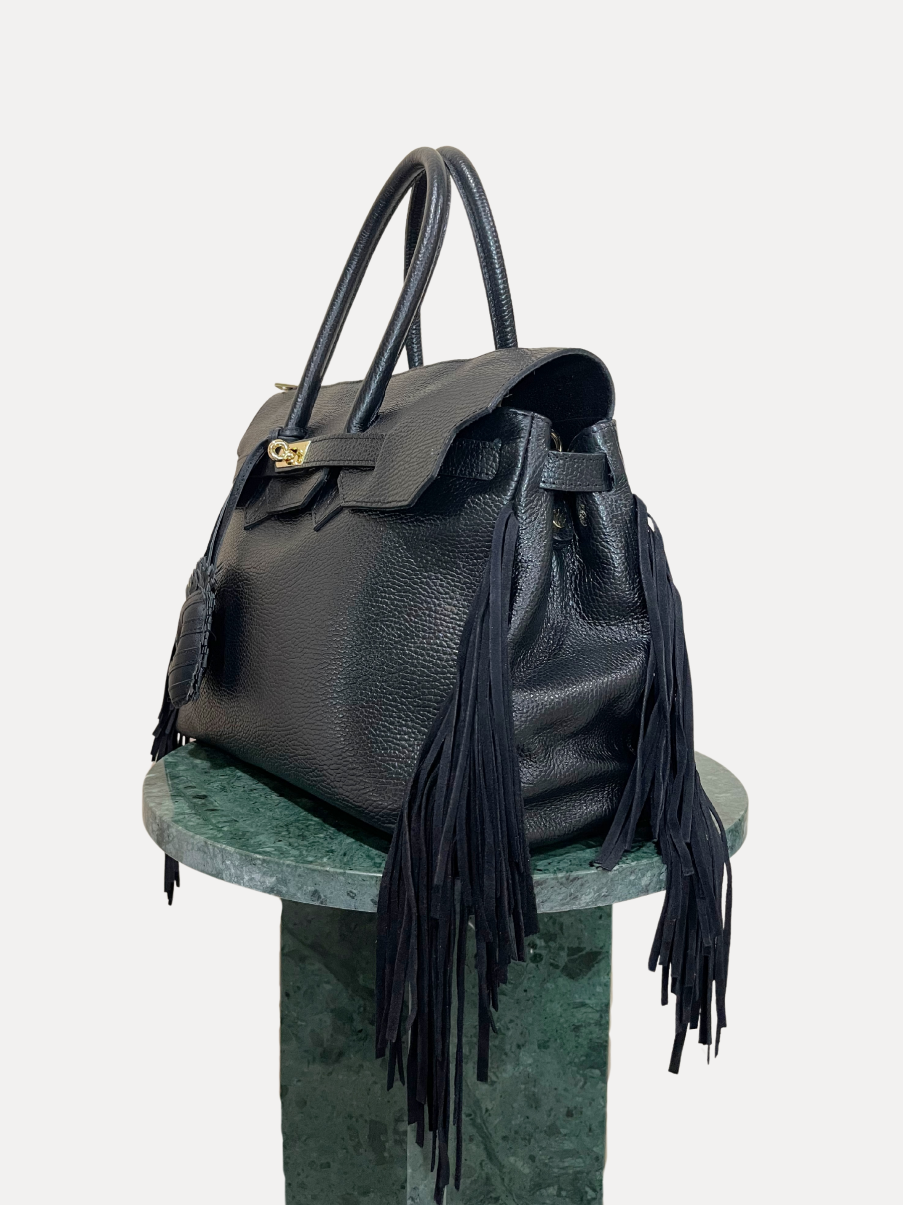 GOLDxTEAL Gorgeous pebbled leather fringe handbag.