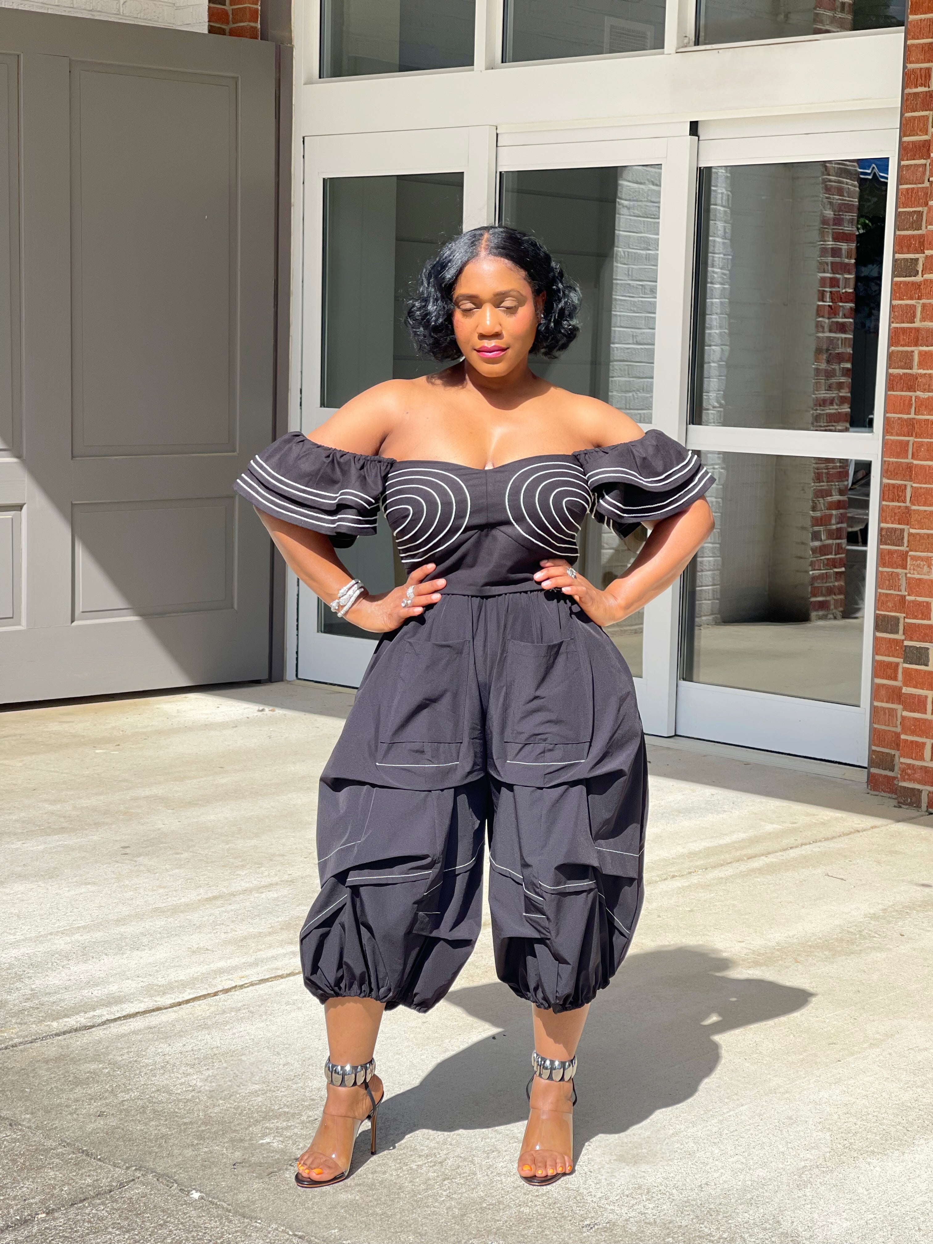 GOLDxTEAL stylish black crop pants with white contrasting stitching.