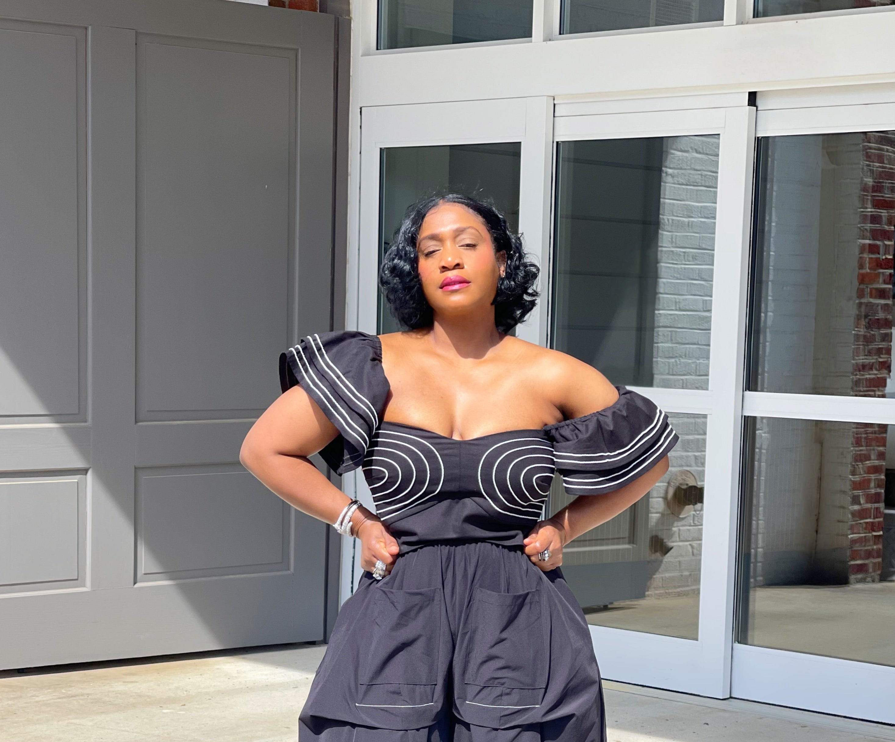 GOLDxTEAL stylish  black crop pants with white contrasting stitching. 