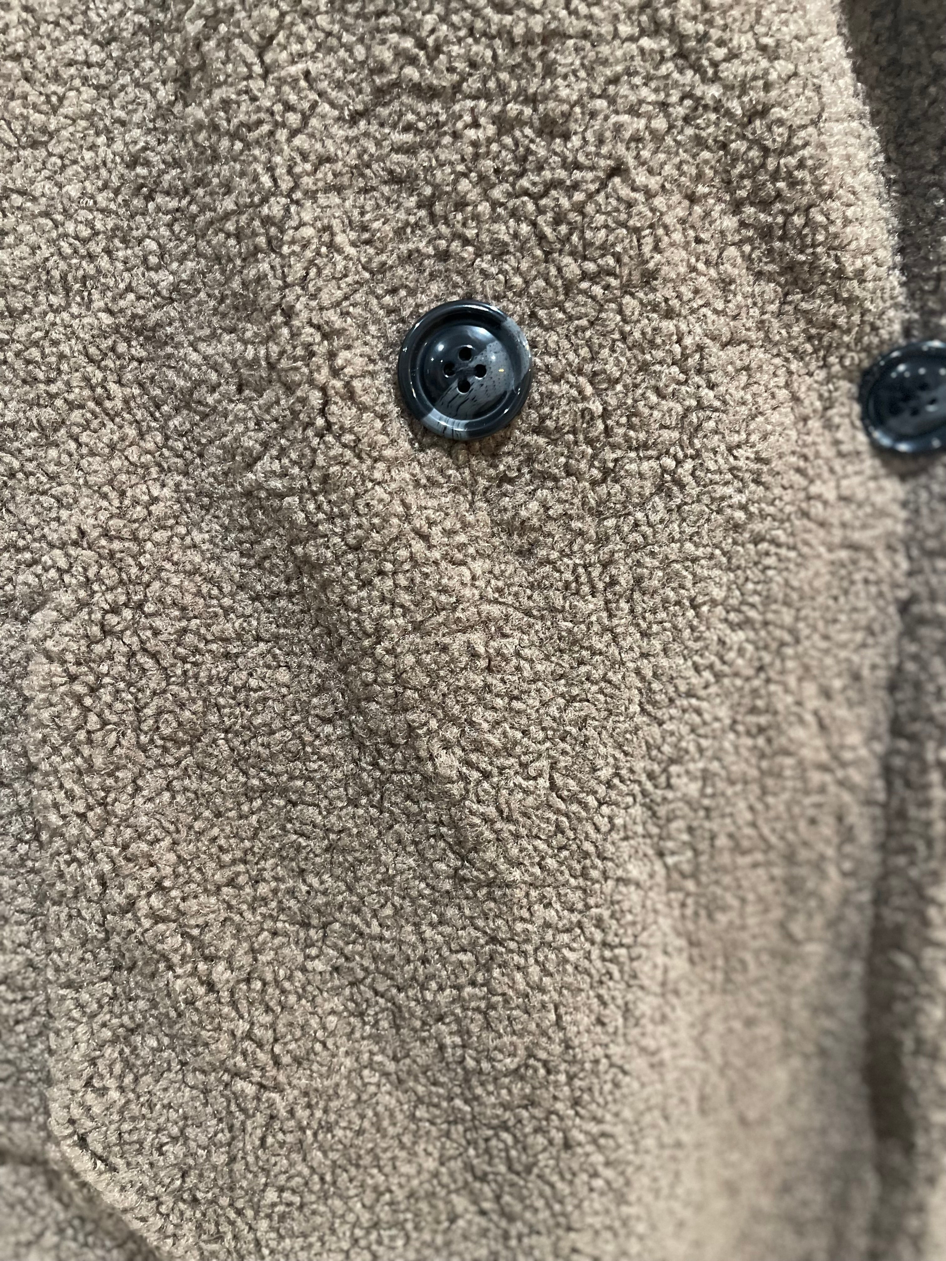 GOLDxTEAL neutral color mid length teddy coat.