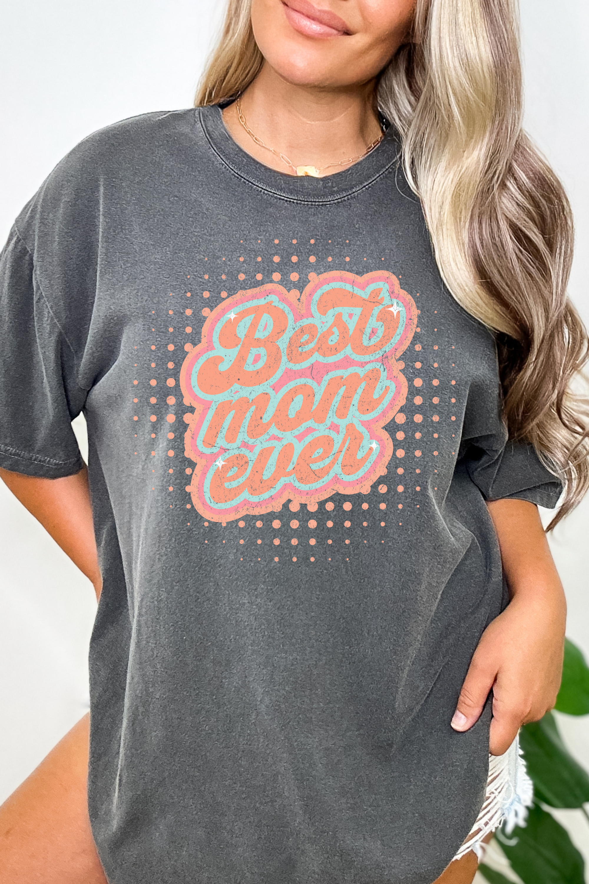 GOLDxTEAL Best Mom graphic t-shirt. Perfect Mother's Day gift that special mom.