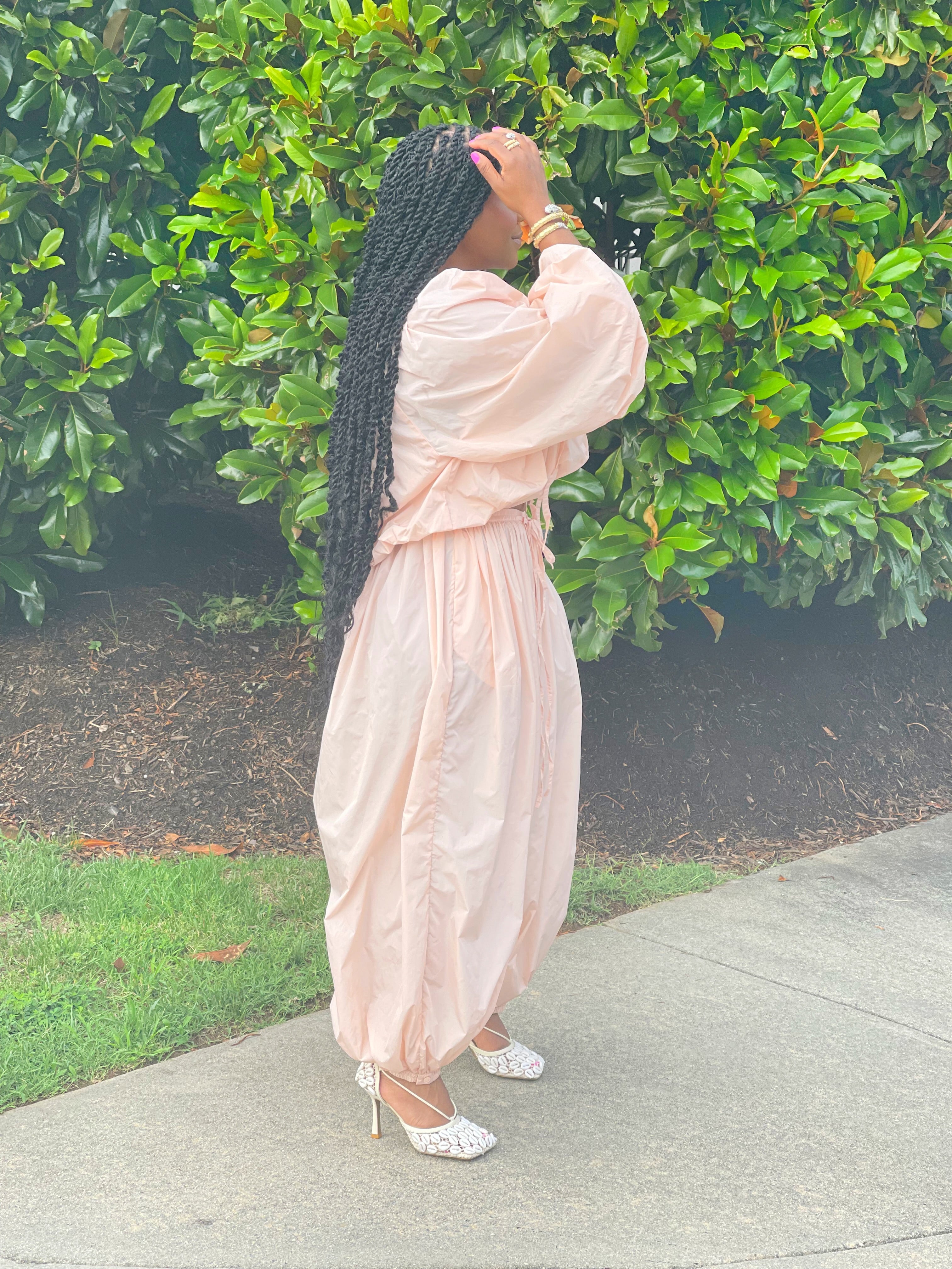 GOLDxTEAL pink pleated crop jacket blouse.