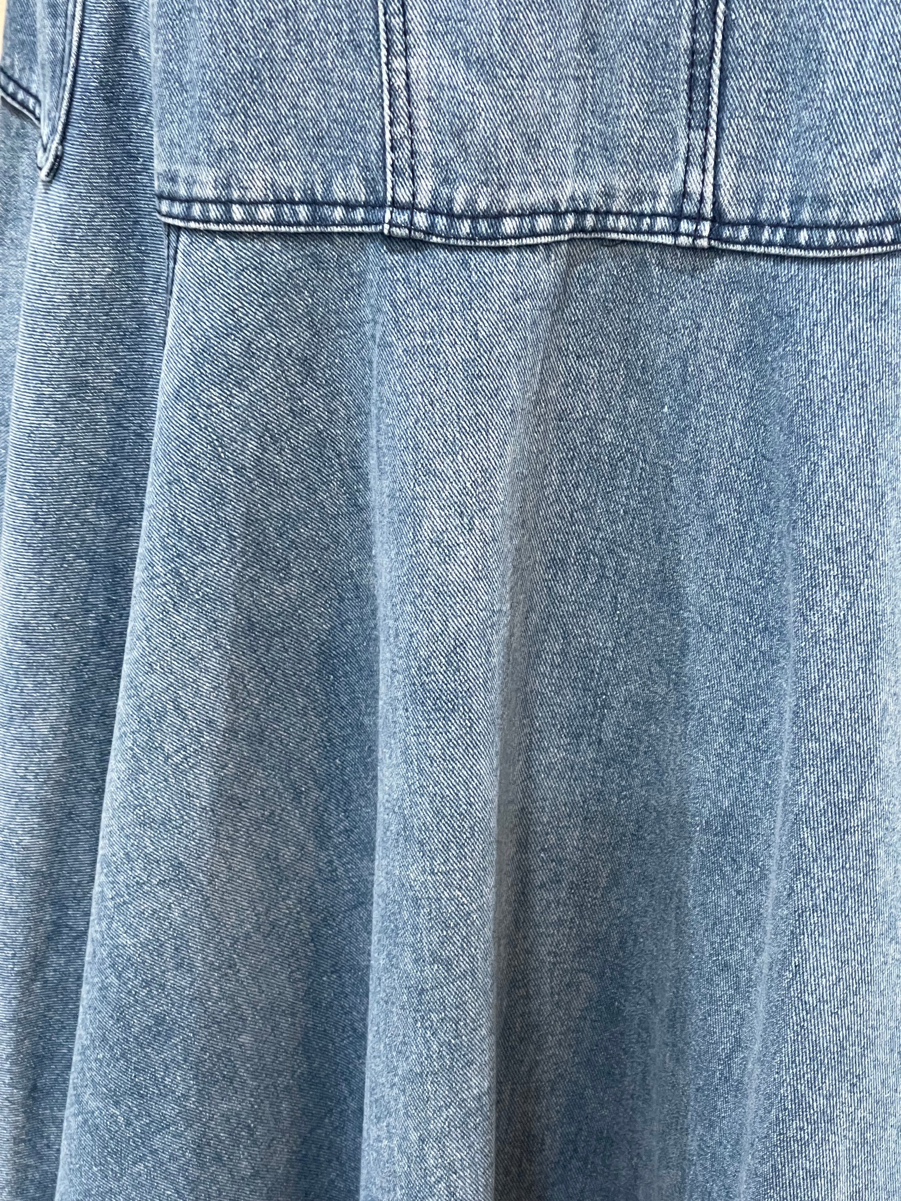 GOLDxTEAL pleated denim skirt.