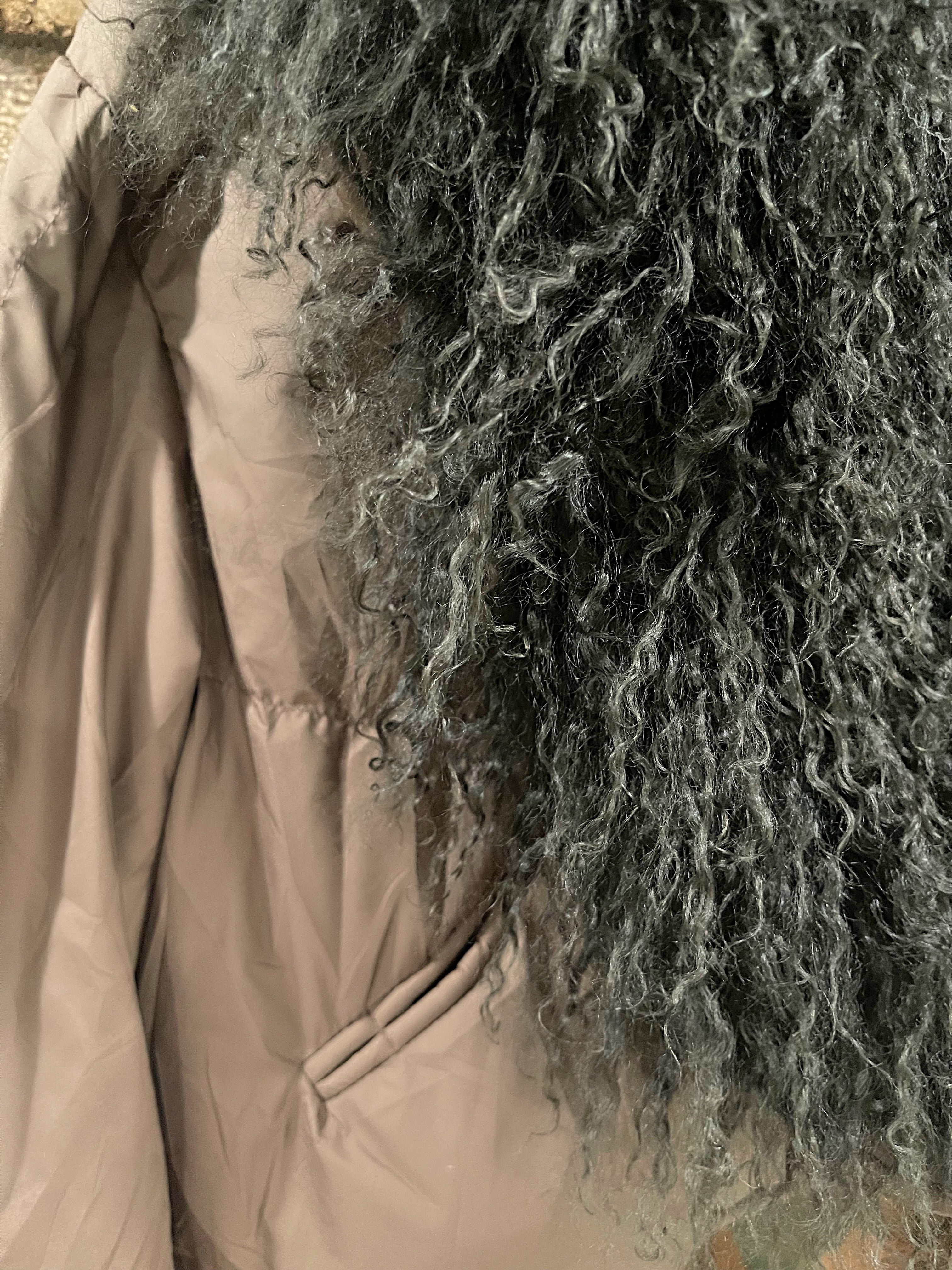 GOLD x TEAL CITY LUXE TRUFFLE JACKE DETAIL.