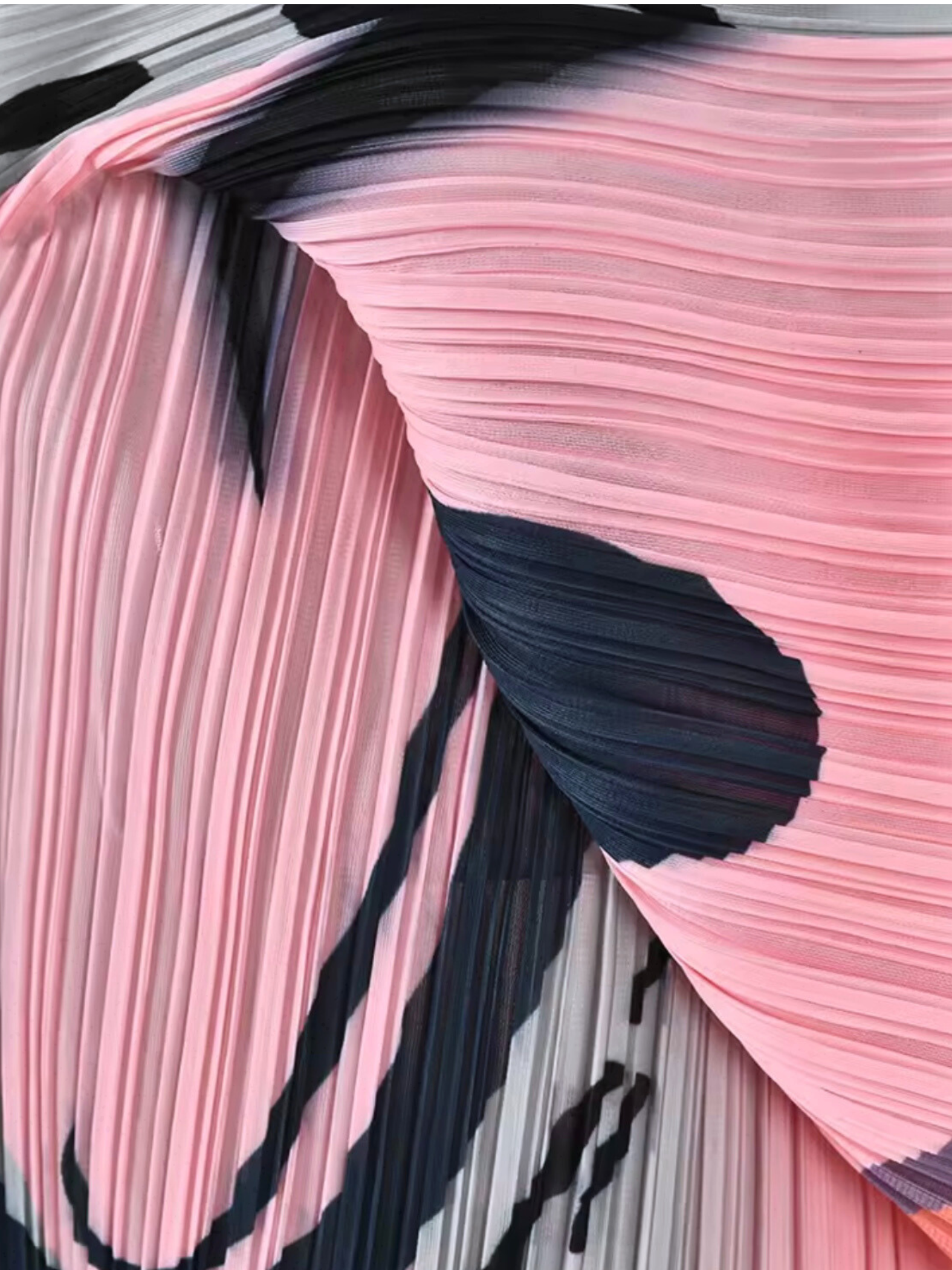 Exclusive GOLD x TEAL visual content for product showcase.